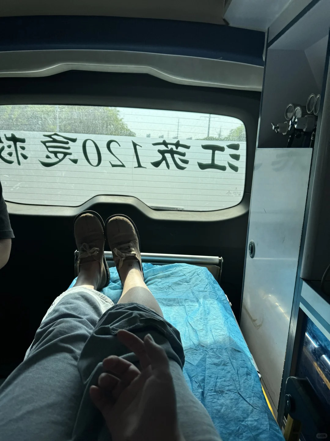 我大徐州都这么骑车的吗
想问一下，我老公电动车带着我被同方向行驶的摩托车走非机动