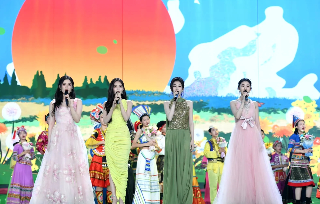 白鹿、李一桐、刘浩存、张婧怡同框献唱，顶级女星的颜值大pk，张婧怡的脸最大，刘浩