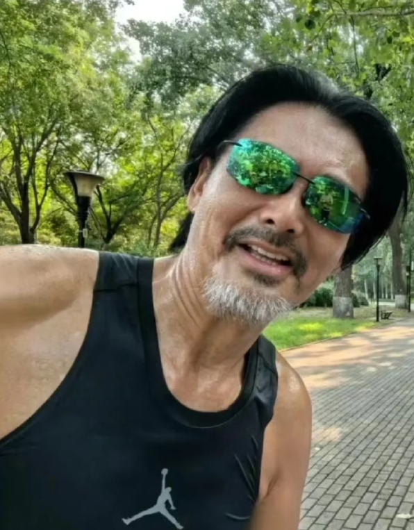 周润发的朝阳公园晨运之旅程