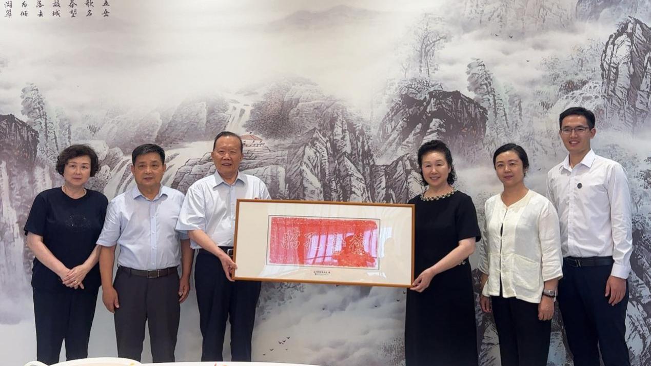 高校的精品，慈善的标杆，郑州慈善总会走访慰问中原科技学院