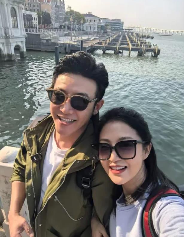 陆毅，激动发文！

1月7日，49岁的陆毅，登上热搜，他晒出一组照片，并眼含热泪