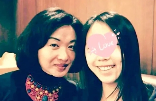众所周知，金星收养了三个孩子，2个儿子和1个女儿。这3个孩子分别来自北京，重庆和