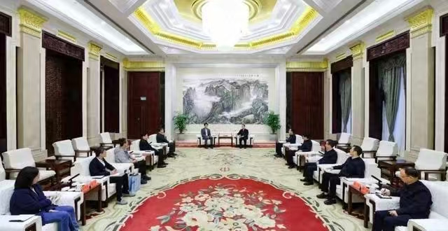 靳东当上团长后，真的是让人有些意外
