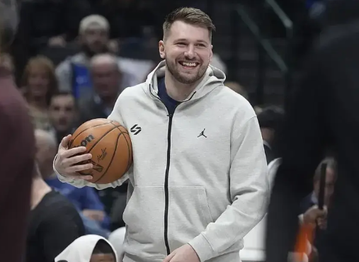 东契奇上周刚在达拉斯购买了一套1500万的豪宅，结果一周之后就被交易，东契奇得知