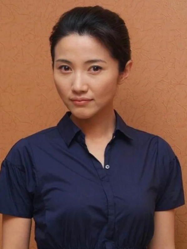 颜芮燕：母亲早逝，逼婚吓跑前任