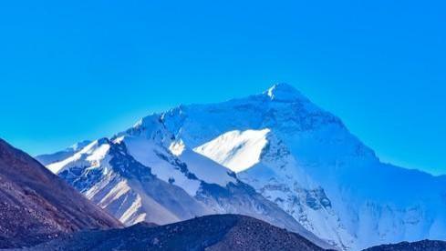 珠峰“散发恶臭”？人类便便太多，官方发飙了：清理垃圾刻不容缓