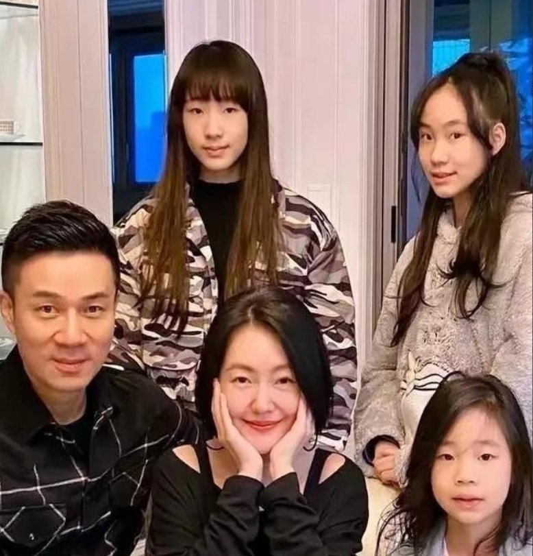 小S这次真的彻底凉了？

自从大S离世后她的资源全面崩盘连带女儿也遭殃 不仅和大