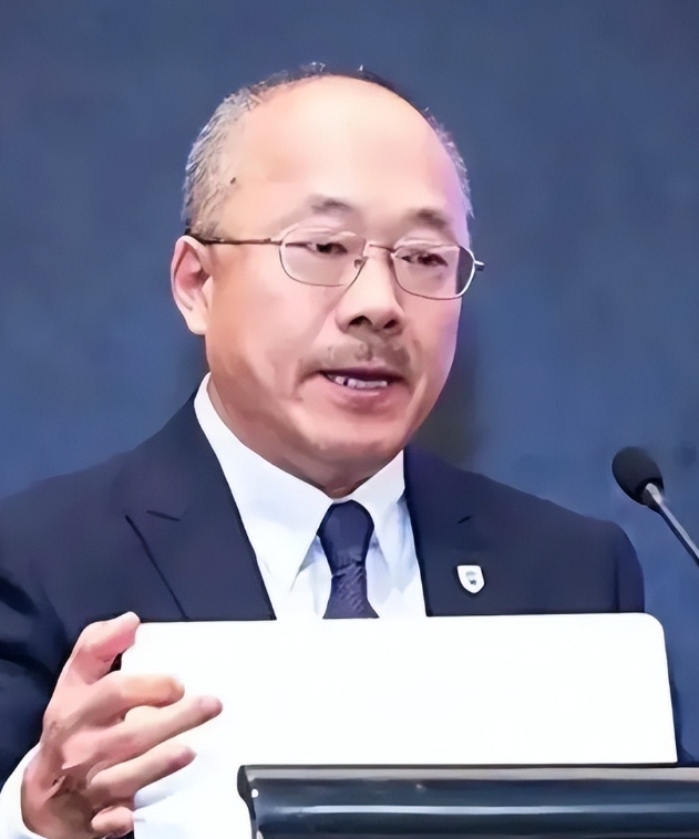 真的大快人心！11月29日，外交部证实：当年提出禁止焚烧秸秆的董郁玉因间谍罪，被