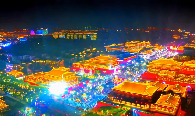 一到旅游旺季，古城西安各大旅游景点都是人人人，到处都是人。

可是，新闻却告诉我