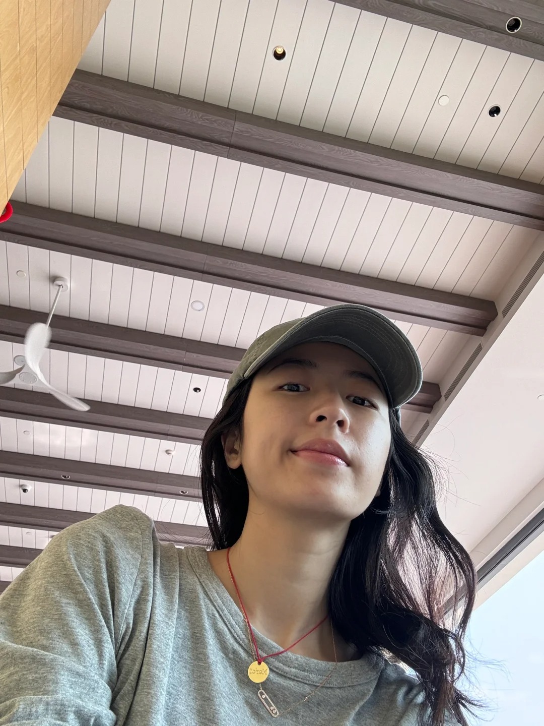 自拍
23年的自拍！不能再等了！
另外 最后两张是我给自己拨拉的刘海