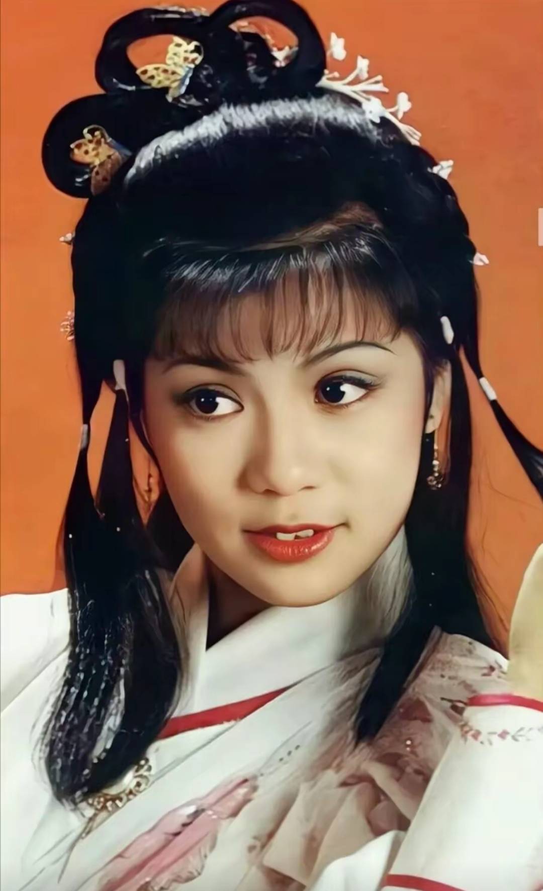翁美玲当年为爱自杀，汤镇业以结发形式送别逝者