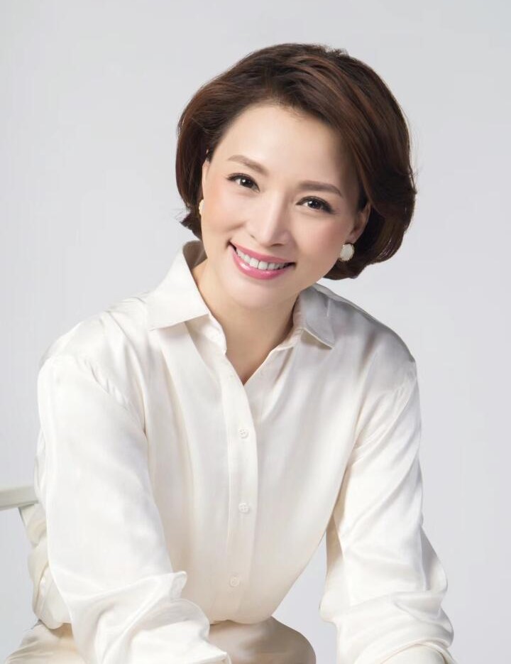 董卿：在争议中重新启程