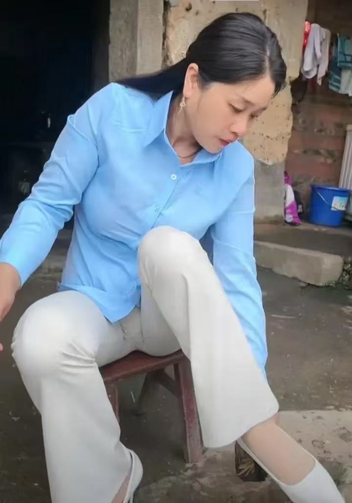 嫂子说和网友见面必须好好收拾一下自己，我怀疑有事要发生哈哈哈哈
