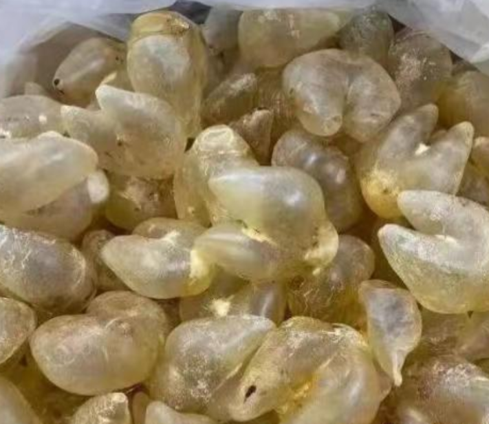 大清早起床老婆就叫我去给她拿包裹，说是她闺蜜给她寄了好东西来，我不情不愿的跑去拿