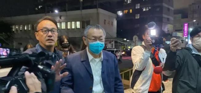 柯文哲抵达新竹医院“心情平静”   探望完柯爸将返回住处

柯文哲和陈佩琪两人于