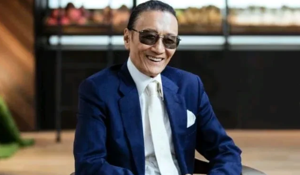 谢贤曾说，如果当年我拍戏所挣得钱不乱挥霍，我现在比李嘉诚还有钱，就因为当年花钱大