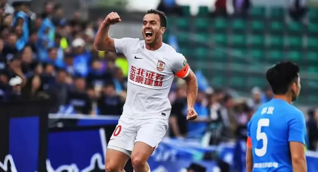 归化“塞鸟”?曝北京国安欲引进塞尔吉尼奥。
据媒体人李平康爆料，北京国安正在与效