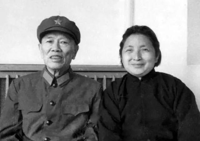 邓华赴川任新职，师长邀视被婉拒，心系军民情