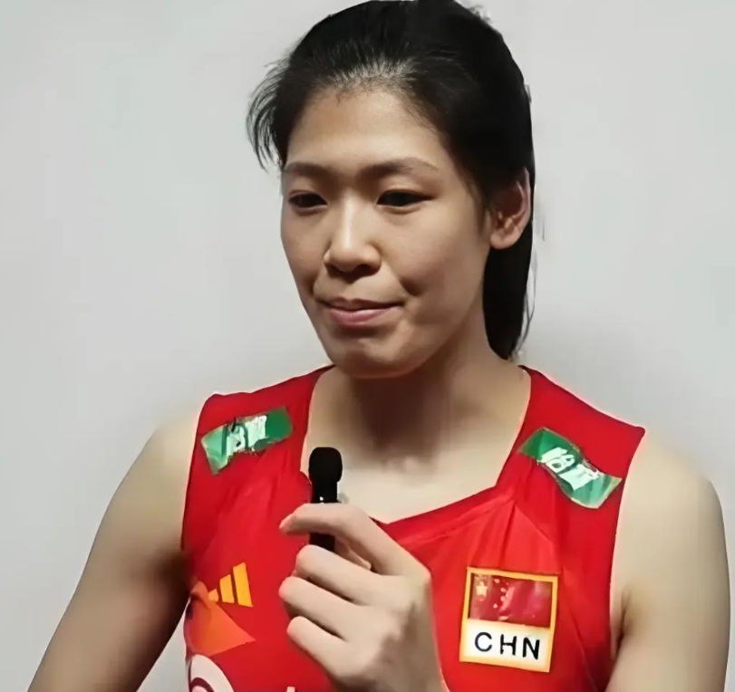 天津女排荣耀加冕，李盈莹三句肺腑之言响彻全场！

    “说实话，这份蝉联的冠