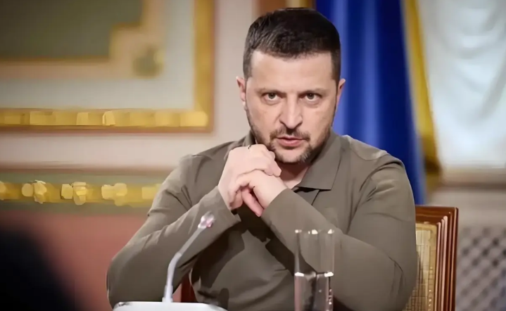 我懵了！

泽连斯基在北约坦克炮弹刚运到基辅后，就提出和谈
！搞得美方一头雾水。