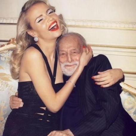 1994年，89岁高龄的石油大亨，娶了26岁脱衣舞女郎。奈何，新婚才14个月后，