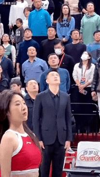广州龙狮谭启聪被处罚了1万元，应该罚，因为中国人就要遵守中国的法律。谭启聪违反了