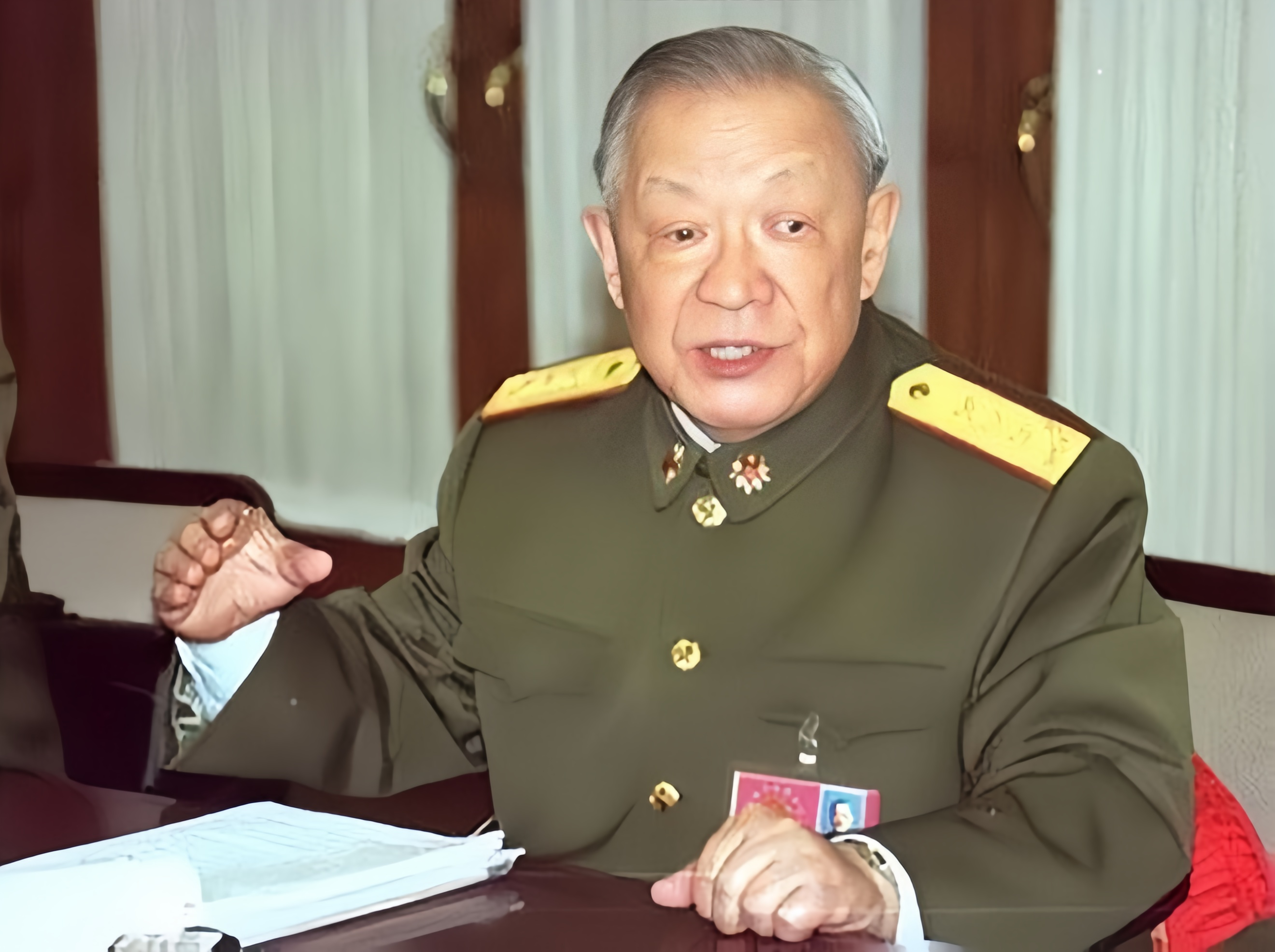 能当国防部长的，一般都是勇猛无敌的虎将，比如彭德怀。能当总参谋长的，则需要思维缜