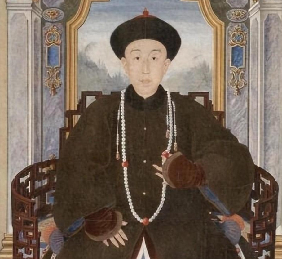 弘昼“疯癫”背后，乾隆庇护下的智慧生存