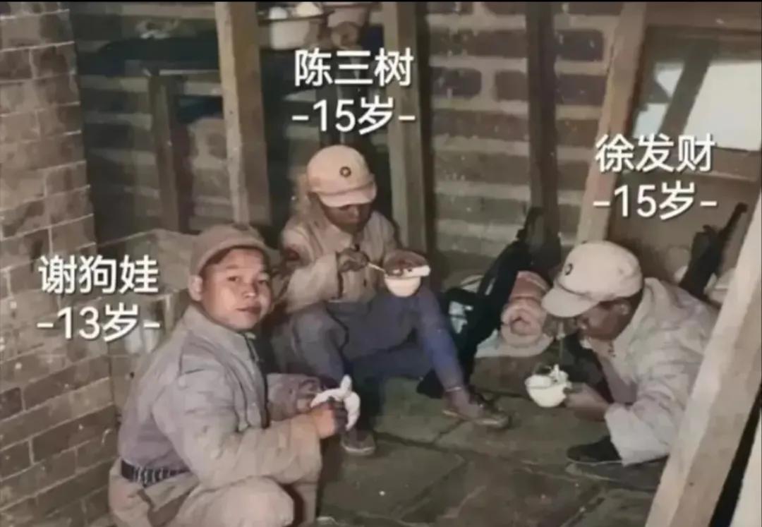 1944年云南滇西，三名抗日小战士正在埋头吃饭，不久后三人都阵亡于惨烈的松山之战