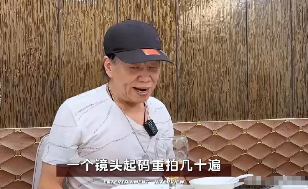 演员梁小龙说：我帮周星驰拍《功夫》时，第一个镜头就NG了48次，那些人还让我多谢