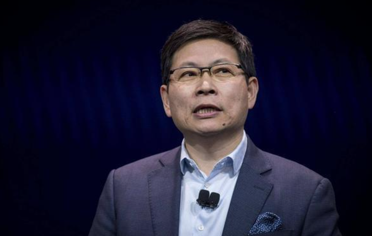 华为又对美国贴脸开大了，最新获得的消息，华为P70挖坑等西方代言人到位后直接开售