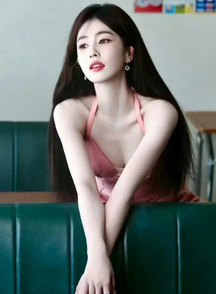 白鹿这身装扮，真是美出了新高度，每次看到都让人心动不已啊！舞姿也是一绝，爱了爱了