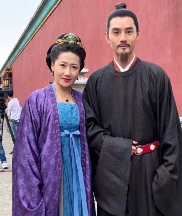 她不婚不育，57岁爆红，晚年进入事业高峰