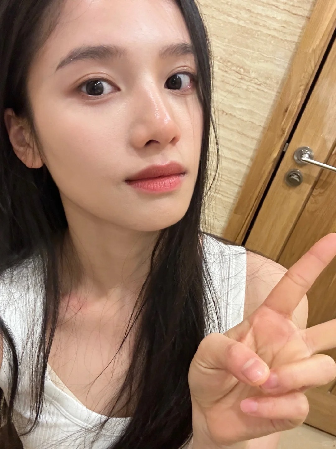 想长成张婧仪这样，很难吗？
公主素颜真的YYDS
发票圈经常被说长得像公主
你们