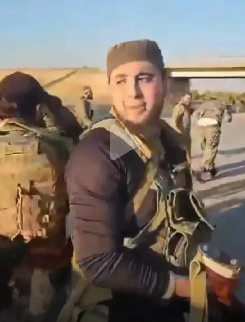 叙利亚局势突变，巴沙尔深夜造访莫斯科，美国和以色列要对阿萨德政权动手了？
当地时