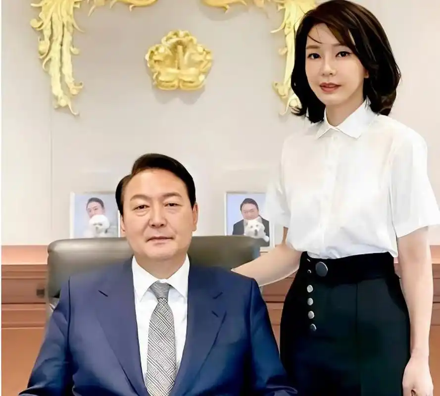 尹锡悦迎来翻盘契机！
根据韩国近期的民调结果显示，在超过1000名受访者中，超过