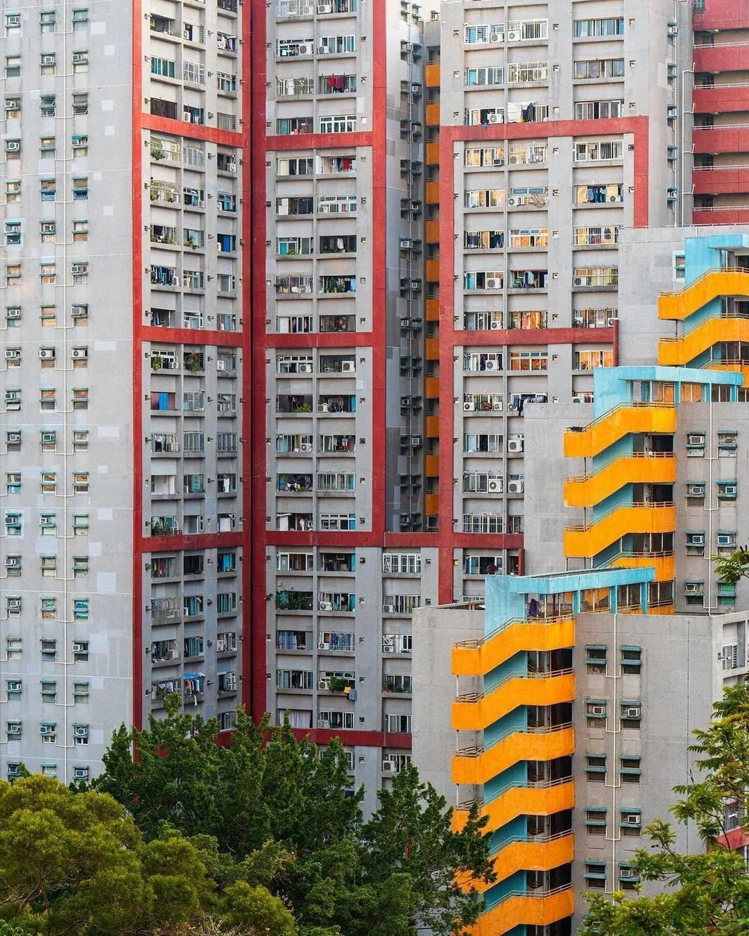 你能接受香港这样的建筑设计吗？
香港的寸金尺土，可谓家喻户晓，每一寸土地都显得弥