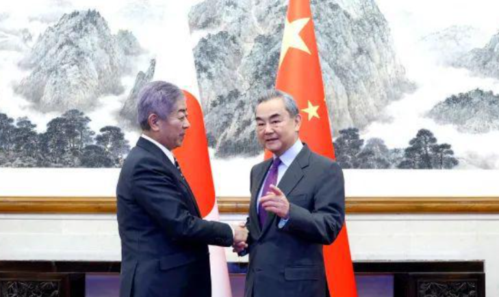 日本对华只提要求不谈付出，石破茂致电泽连斯基，在中美间玩平衡！