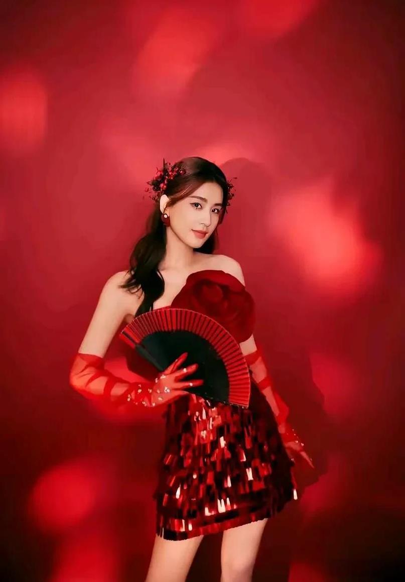 黄圣依这是准备逆袭了吗？
这造型美爆了。
杨子还在作妖求婚求复合，黄圣依已经在搞