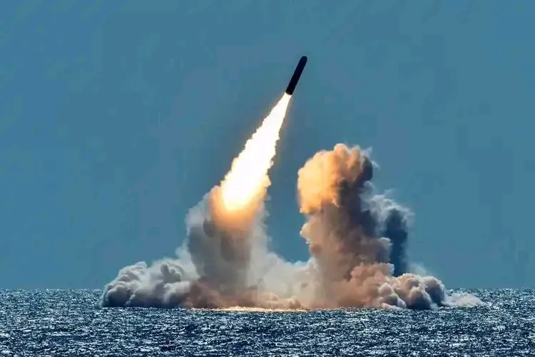 继阿三导弹发射失败之后，小本子家近日在宇宙导弹火箭中心测试时，中邪了，当时就炸了