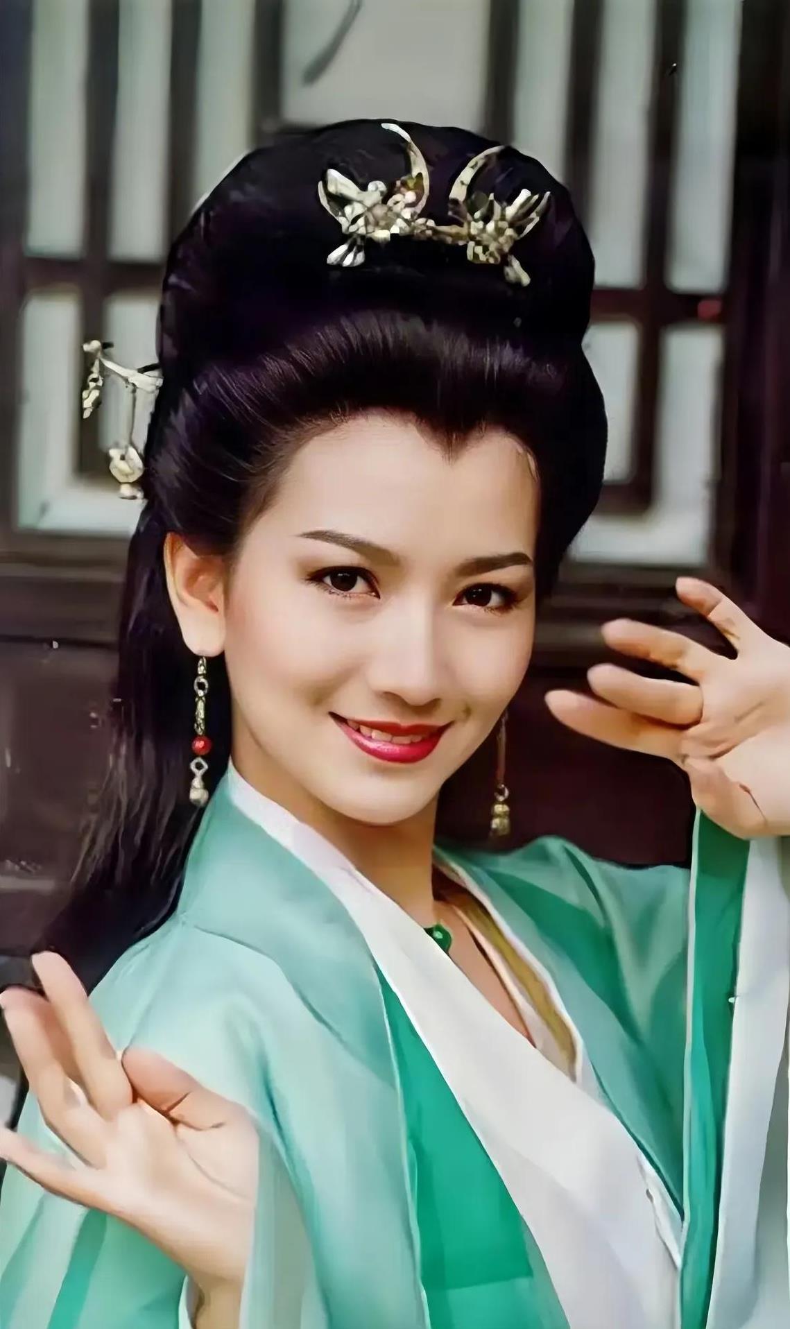 #谁懂白蛇小青蛇年合体的回忆杀# ，赵雅芝作为中国影视圈的一代经典女神，以《新白