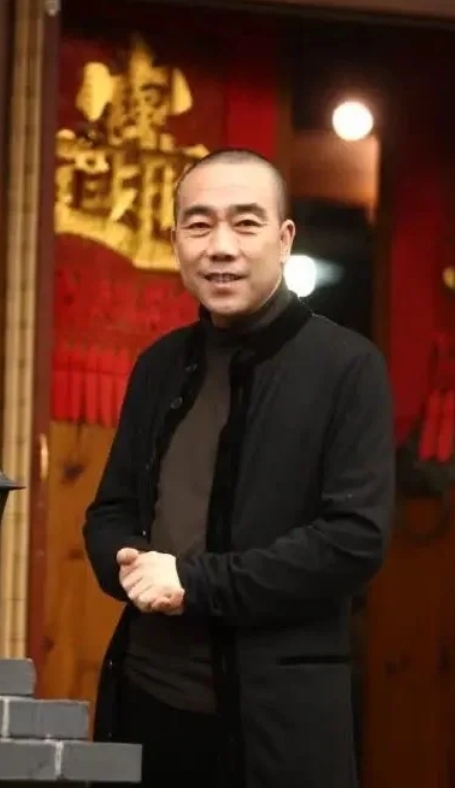 侯耀文与杨议：深夜相声情，师徒传承佳话