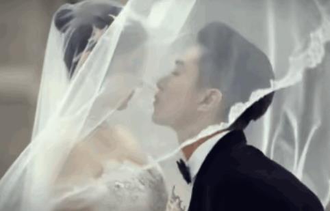 陈晓与陈妍希二人官宣离婚，会共同抚养孩子章长大。
 
跟湾湾结婚的几对都是一地鸡
