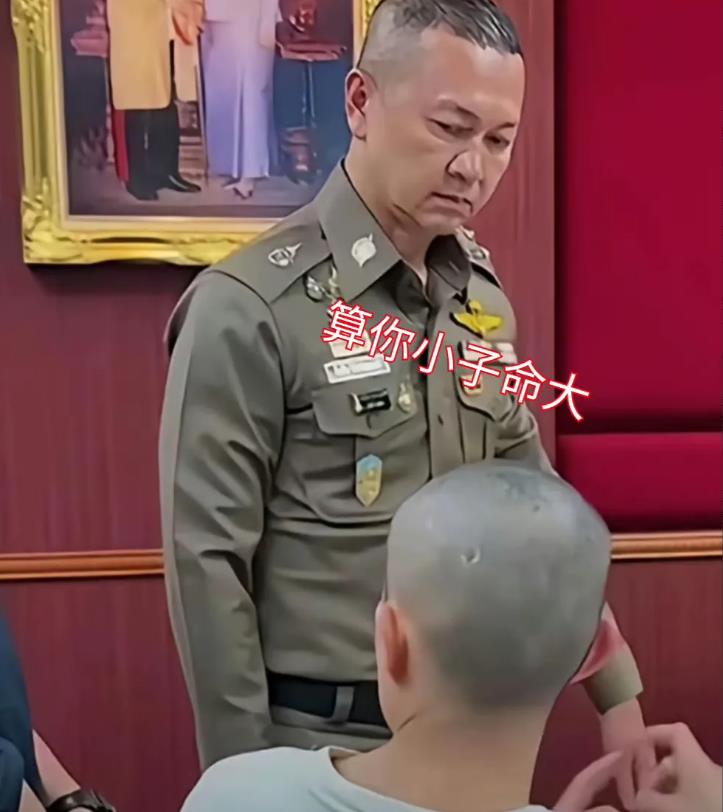 泰警方3个举动，就知道王星和女友高兴的太早了！

第一点：

把王星在飞机上采访