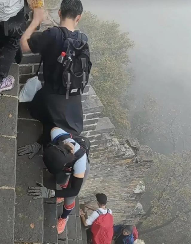 长城真的真的有这么陡峭吗？