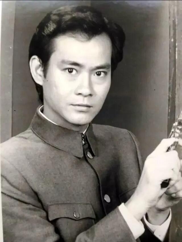 郑少秋：颜值能否吊打如今很多小鲜肉？