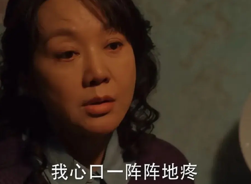 《小巷人家》看到现在，在黄玲这儿，几乎看不到女性结婚的意义！
1. 自己赚钱自己
