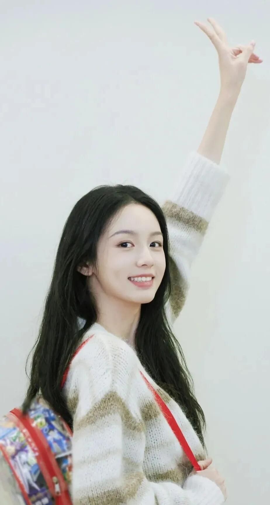 周也——端庄大气