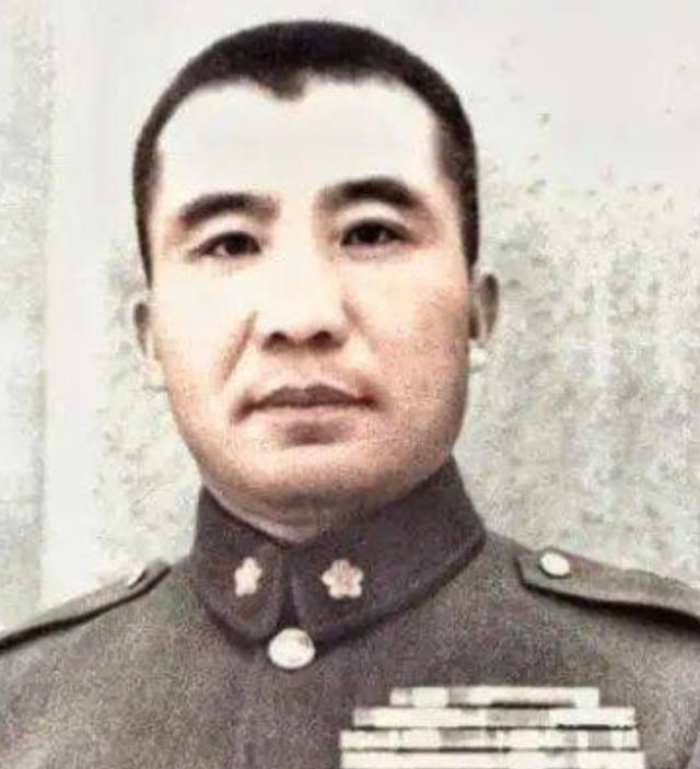 王耀武自救三招，粟裕赞聪明，许世友斥笨