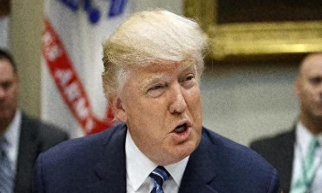 曾经25%的关税大棒，压得加拿大、墨西哥喘不过气。巴拿马更是低声下气，连过路费都